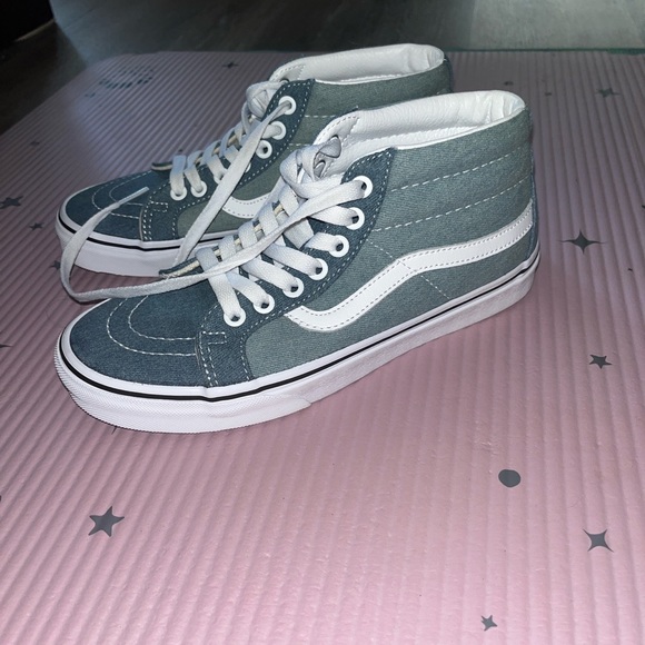 Vans - Picture 2 of 3